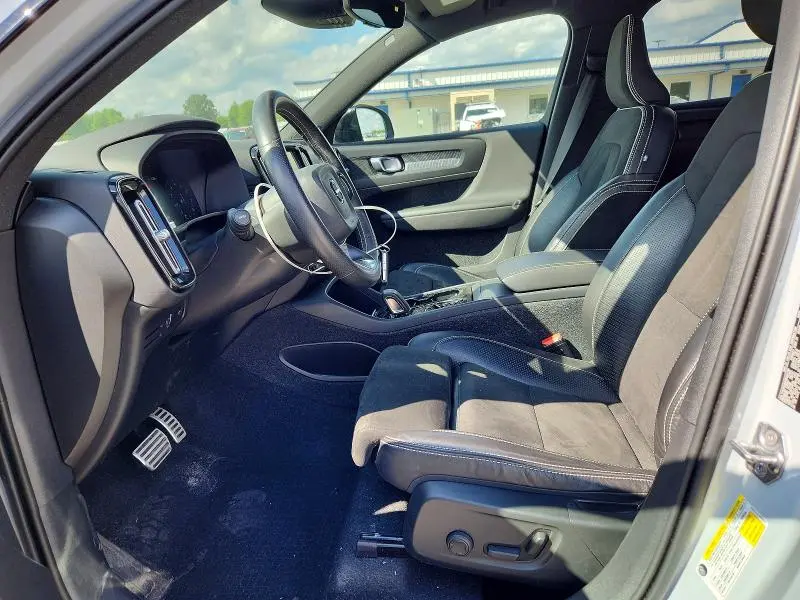2021 VOLVO XC40 T5 R-DESIGN  
