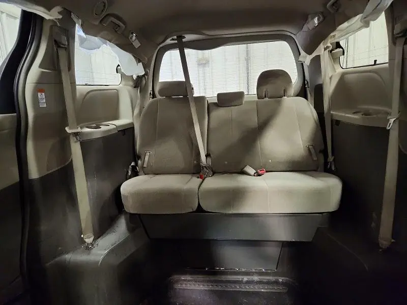 2015 TOYOTA SIENNA LE 8-PASSENGER  