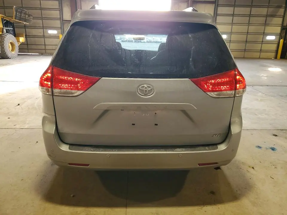 2013 TOYOTA SIENNA XLE  