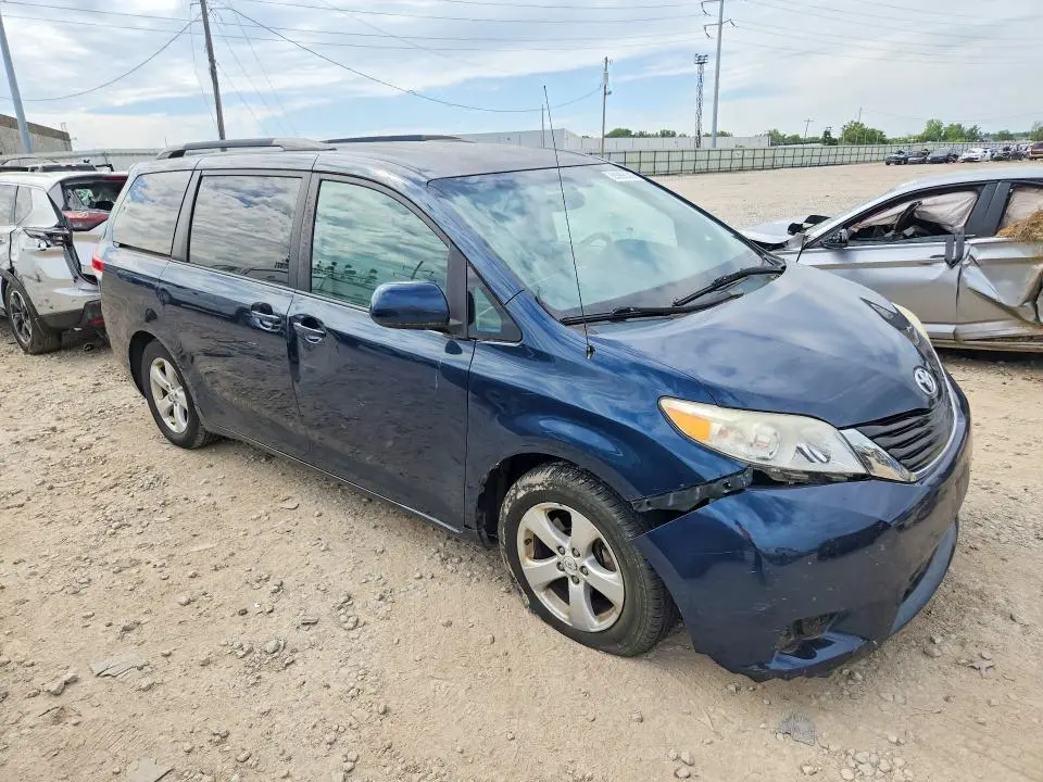 2012 TOYOTA SIENNA LE  