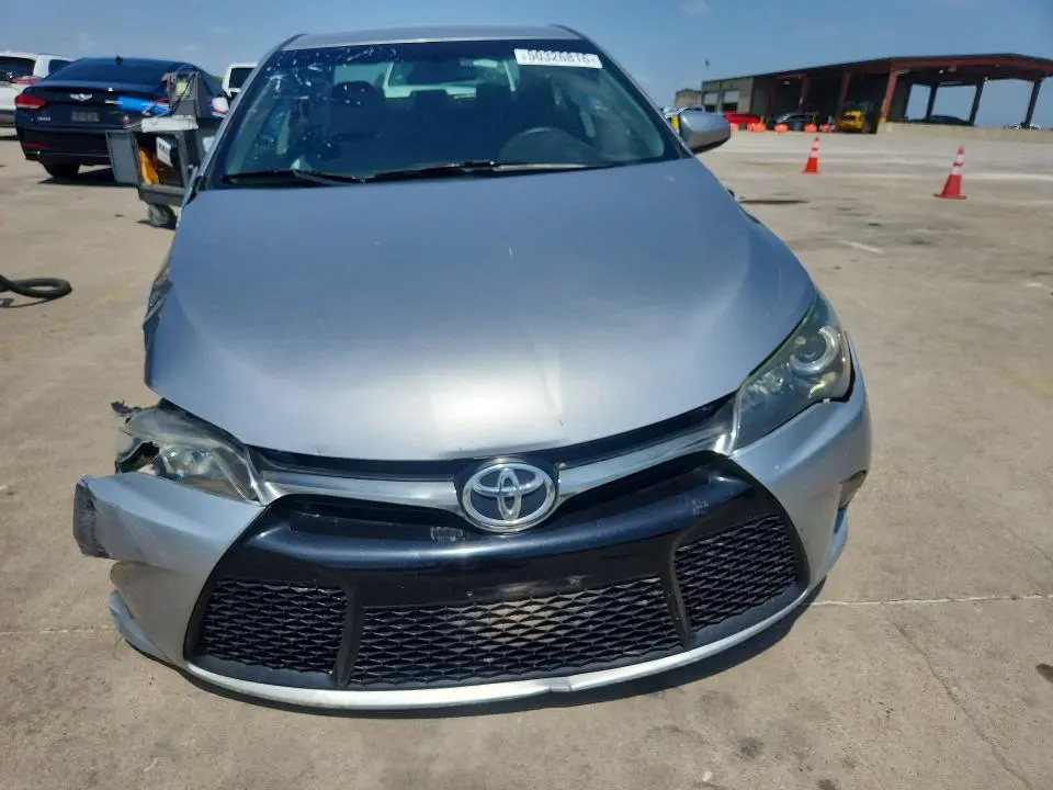 2015 TOYOTA CAMRY SE  