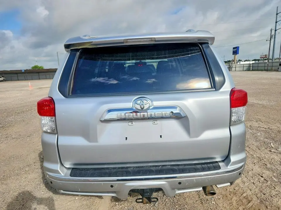 2010 TOYOTA 4RUNNER SR5  