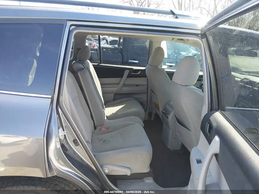 2013 TOYOTA HIGHLANDER BASE PLUS V6