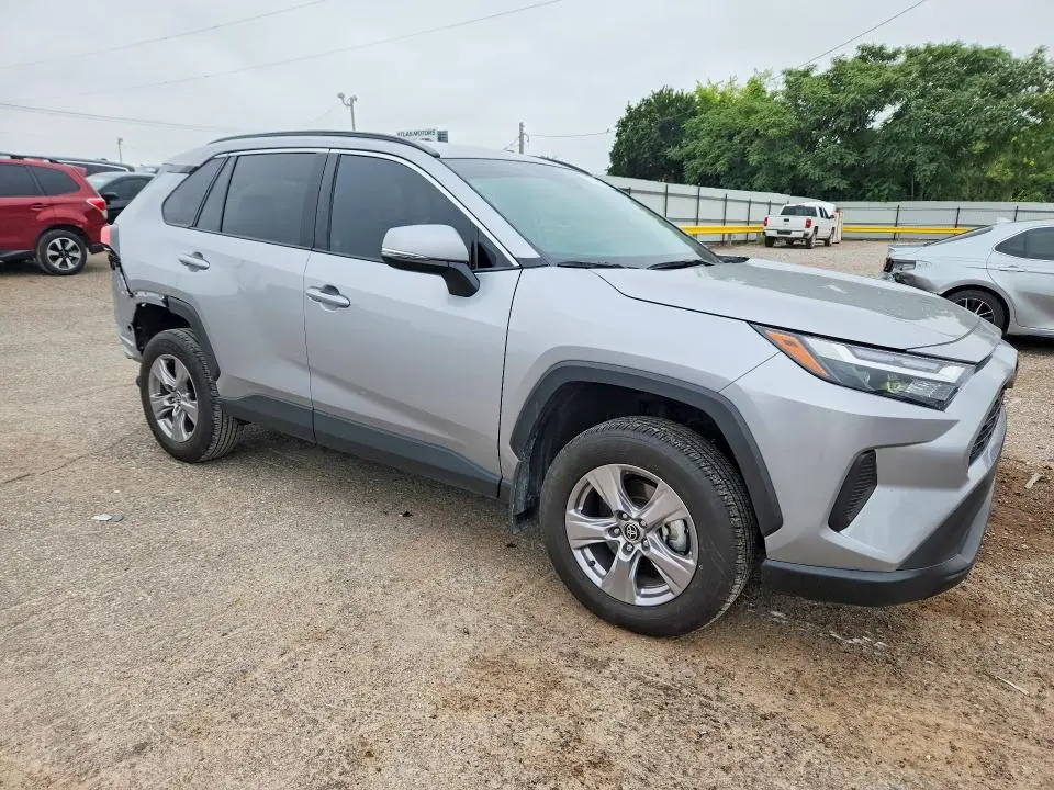 2025 TOYOTA RAV4 XLE  