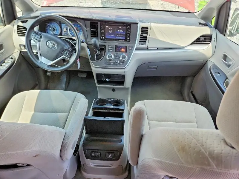 2020 TOYOTA SIENNA LE  