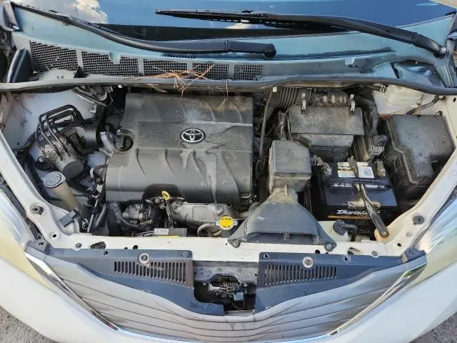 2013 TOYOTA SIENNA XLE  