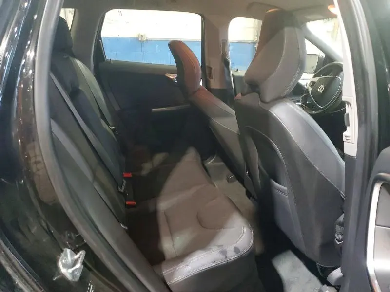 2015 VOLVO XC60 T5  