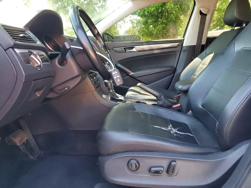 2017 VOLKSWAGEN PASSAT SE  
