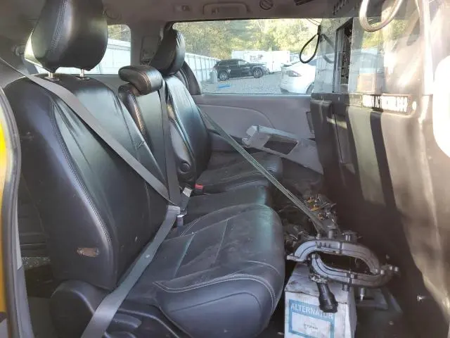2017 TOYOTA SIENNA   