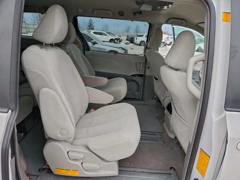 2011 TOYOTA SIENNA LE  