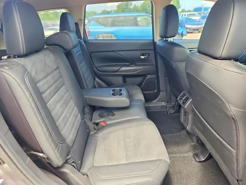 2019 MITSUBISHI OUTLANDER SE  