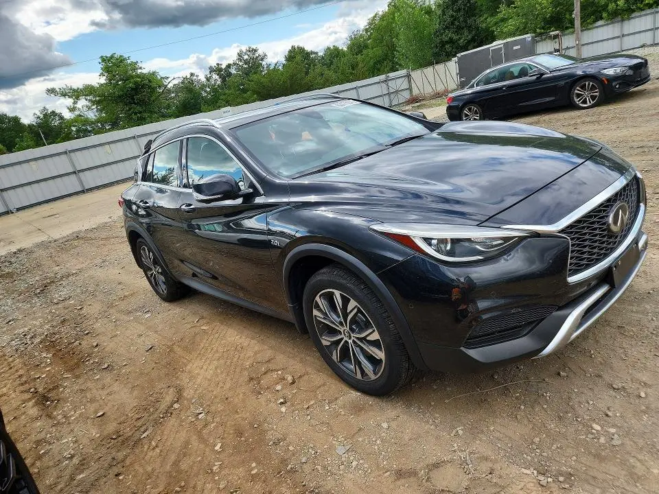 2019 INFINITI QX30 LUXE  
