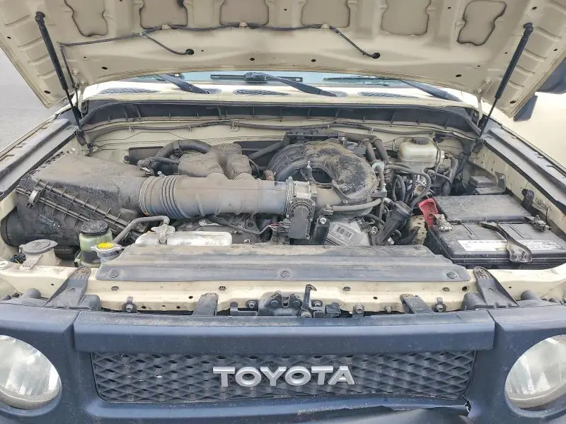 2010 TOYOTA FJ CRUISER BASE  