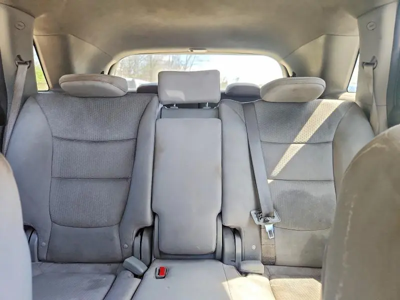 2011 KIA SORENTO LX  