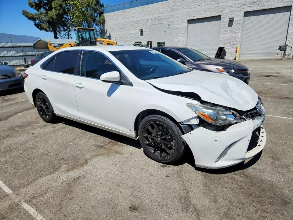 2016 TOYOTA CAMRY SE  