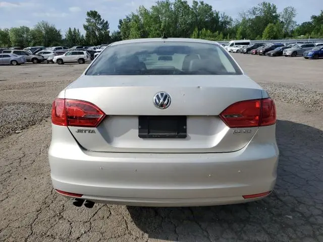 2011 VOLKSWAGEN JETTA SE  