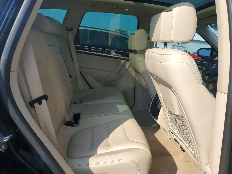 2015 VOLKSWAGEN TOUAREG V6  