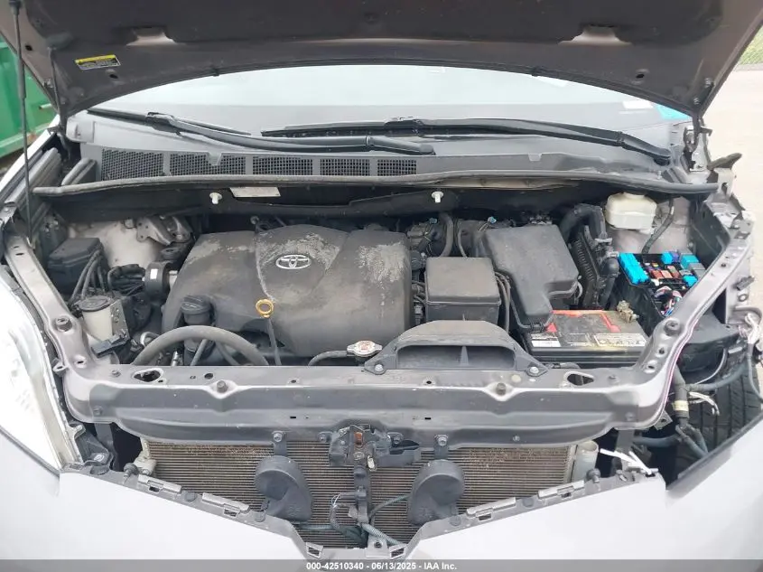 2019 TOYOTA SIENNA LE 8 PASSENGER
