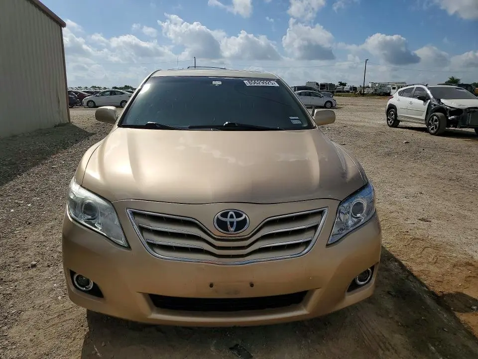 2011 TOYOTA CAMRY XLE  