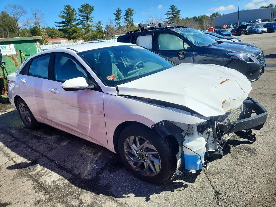 2024 HYUNDAI ELANTRA SEL  