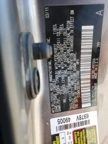 2011 TOYOTA SIENNA LE  