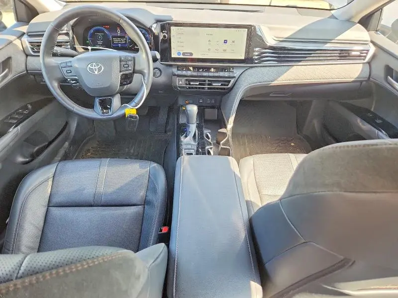 2025 TOYOTA CAMRY XLE  