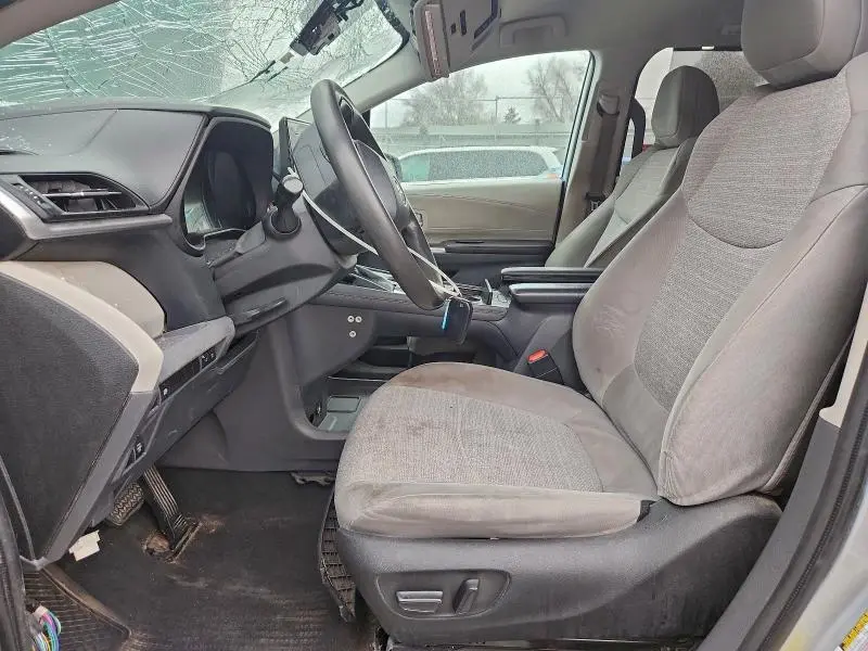 2022 TOYOTA SIENNA LE  