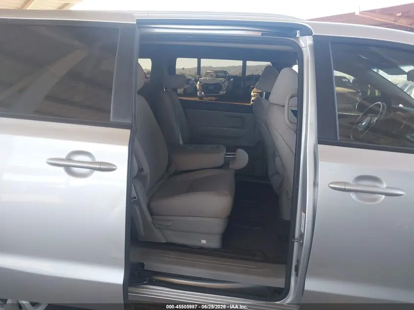 2016 KIA SEDONA LX