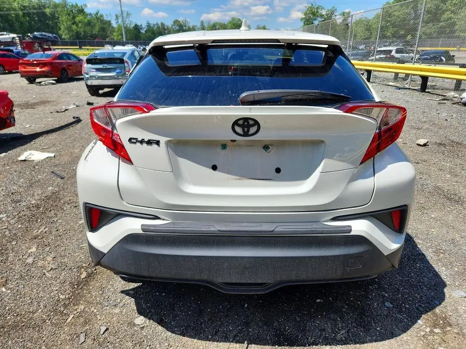2020 TOYOTA C-HR XLE  