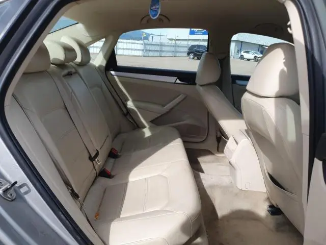 2012 VOLKSWAGEN PASSAT SE