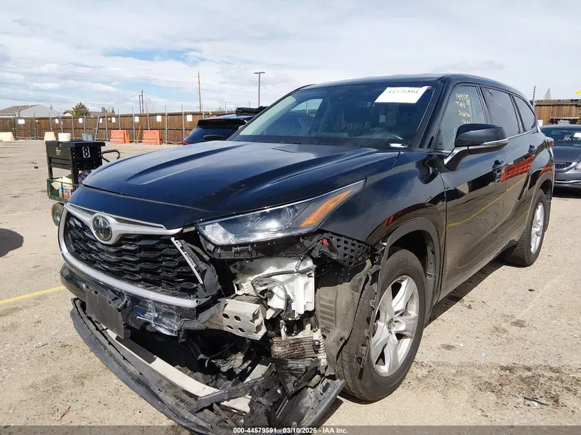 2021 TOYOTA HIGHLANDER LE