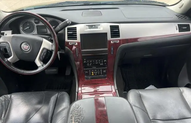 2011 CADILLAC ESCALADE LUXURY  