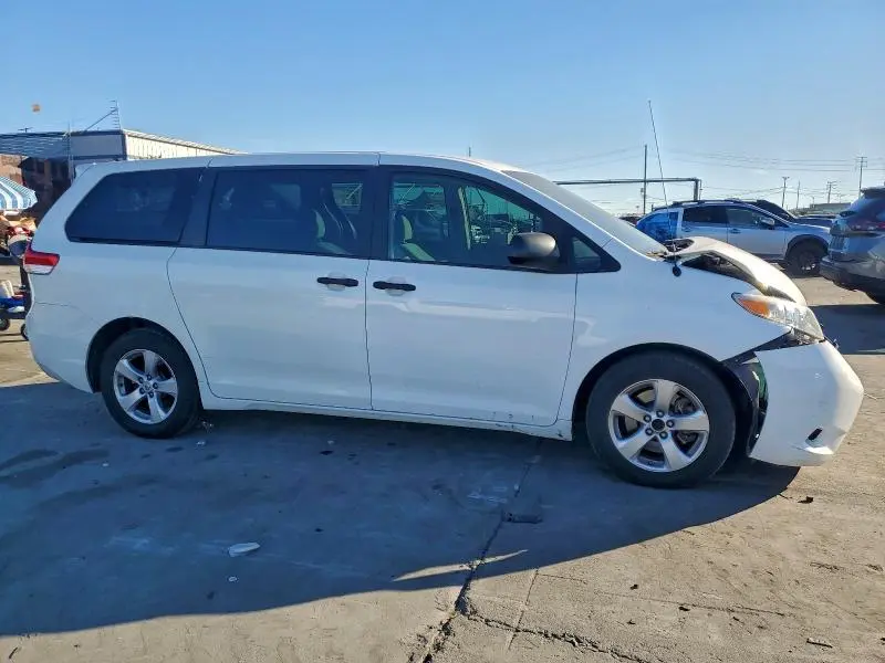 2014 TOYOTA SIENNA   