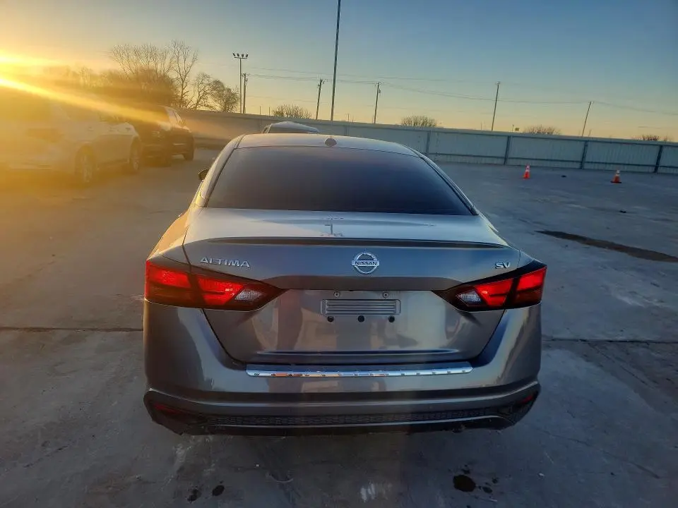 2022 NISSAN ALTIMA SV  