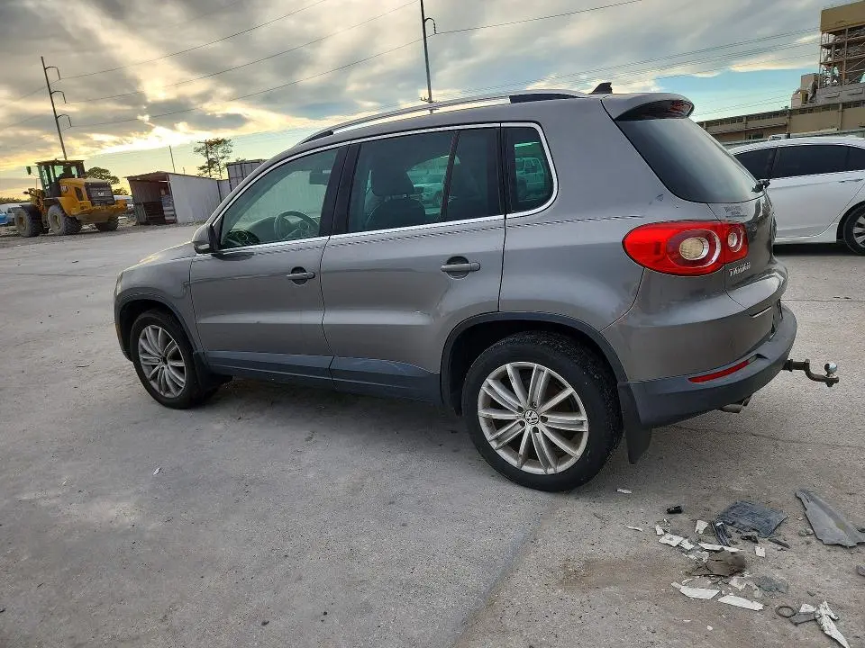 2011 VOLKSWAGEN TIGUAN S  