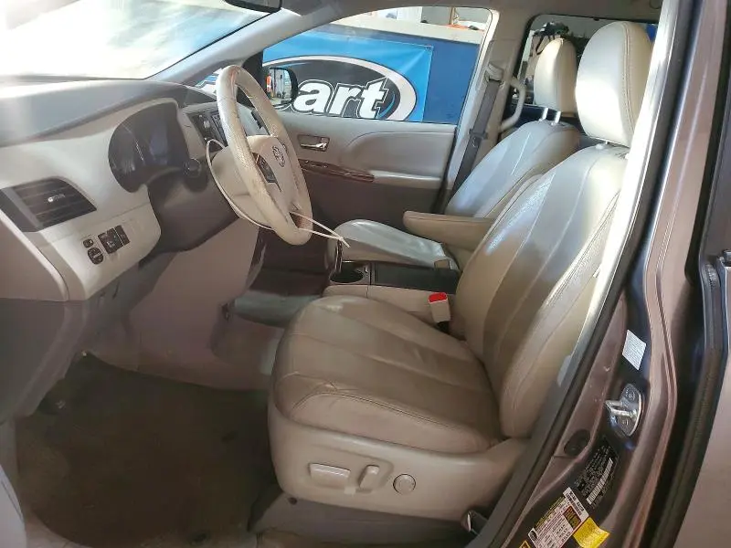 2014 TOYOTA SIENNA XLE 8-PASSENGER  