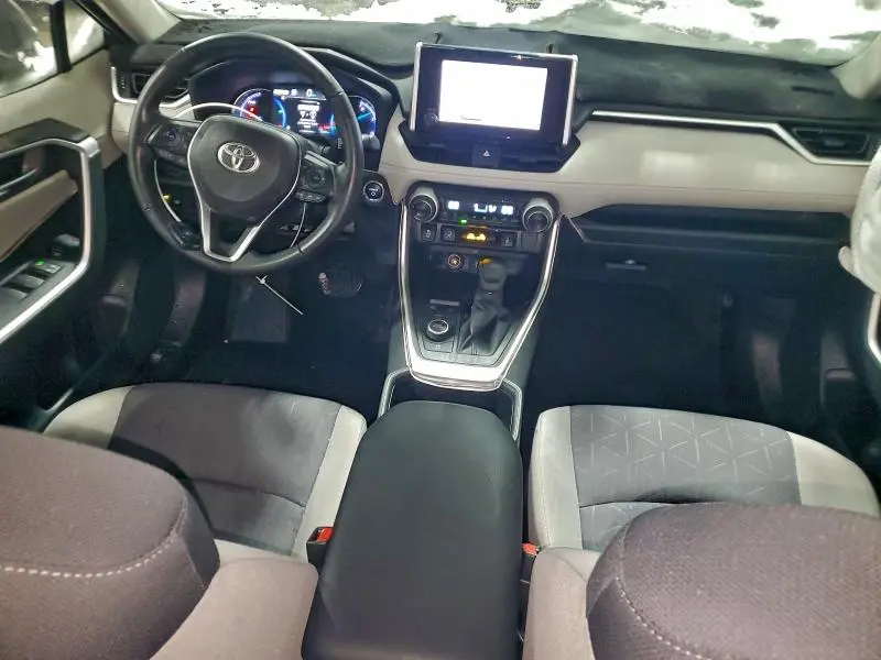 2025 TOYOTA RAV4 XLE  