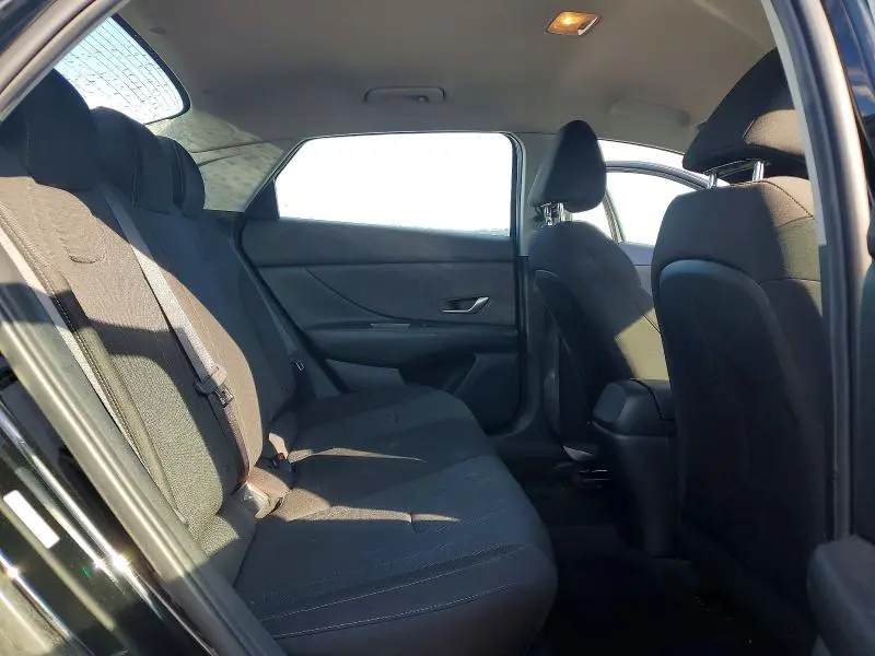 2023 HYUNDAI ELANTRA SE  