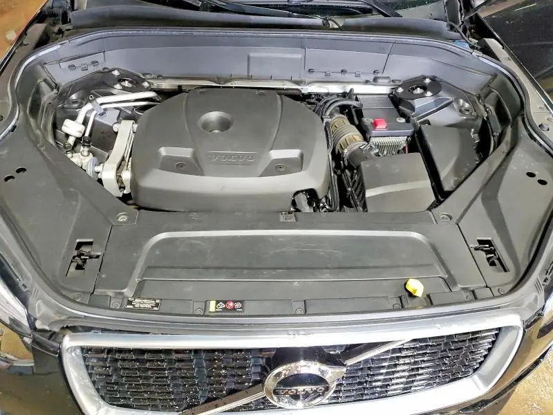 2017 VOLVO XC90 T6  