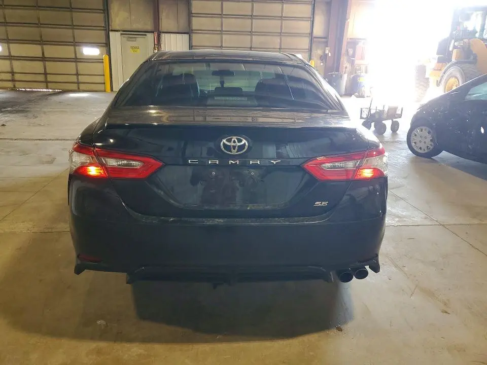 2018 TOYOTA CAMRY SE  
