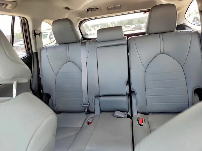 2025 TOYOTA HIGHLANDER XLE  