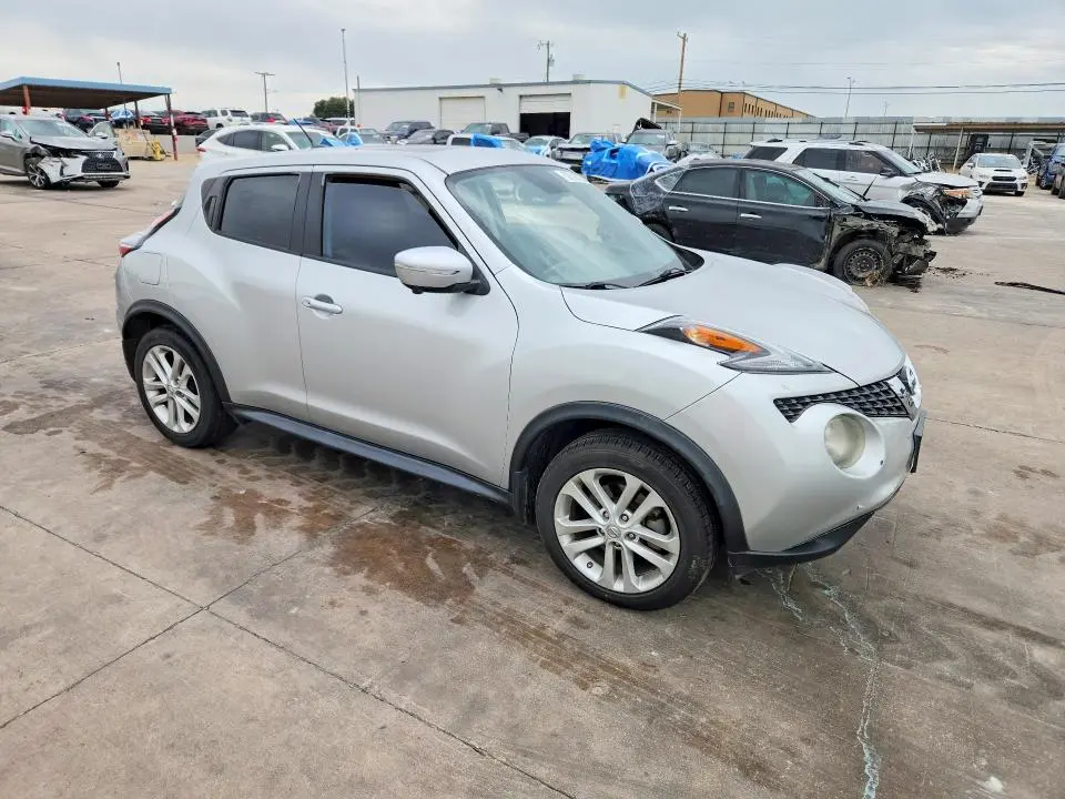 2015 NISSAN JUKE SV  