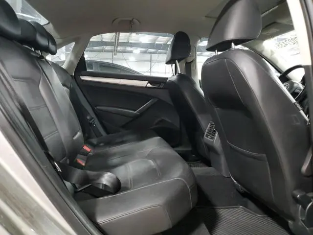 2013 VOLKSWAGEN PASSAT SE  