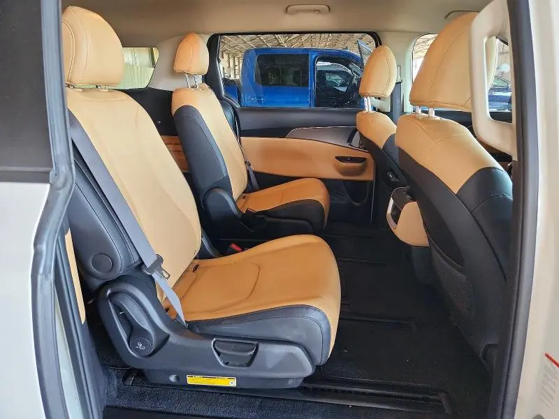 2023 KIA CARNIVAL LX  