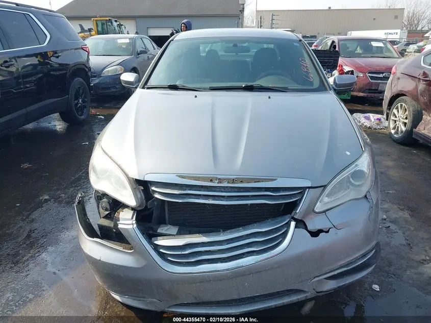 2013 CHRYSLER 200 LX