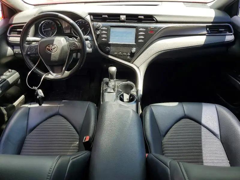 2019 TOYOTA CAMRY SE  