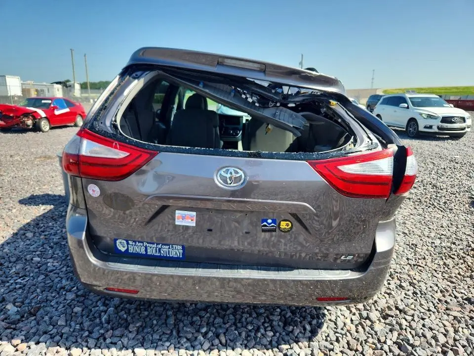 2015 TOYOTA SIENNA LE  