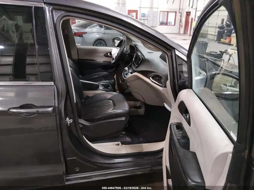 2021 CHRYSLER VOYAGER LXI