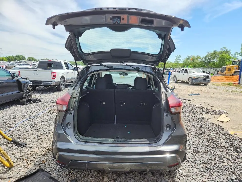 2022 NISSAN KICKS SV  