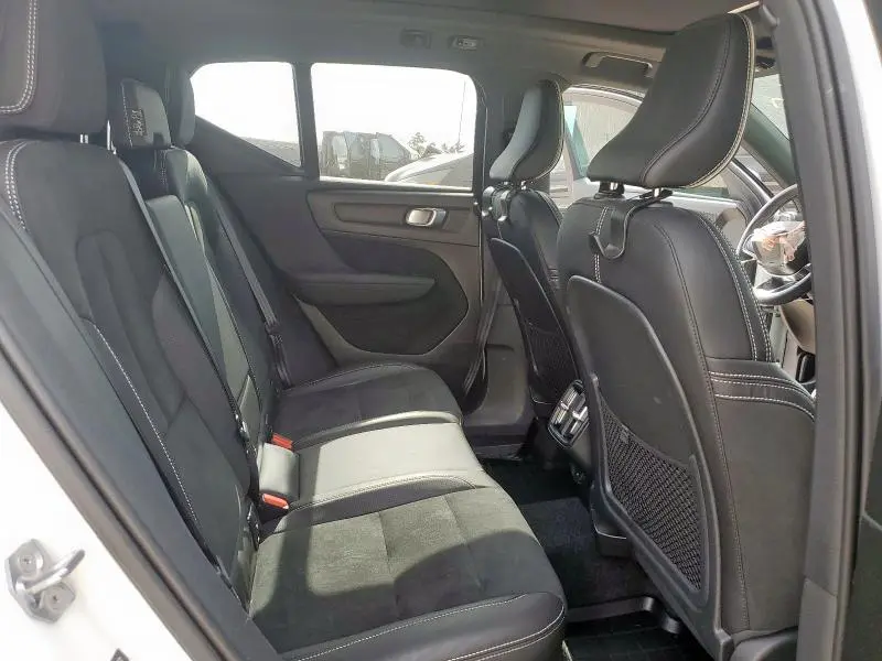 2020 VOLVO XC40 T5 R-DESIGN  